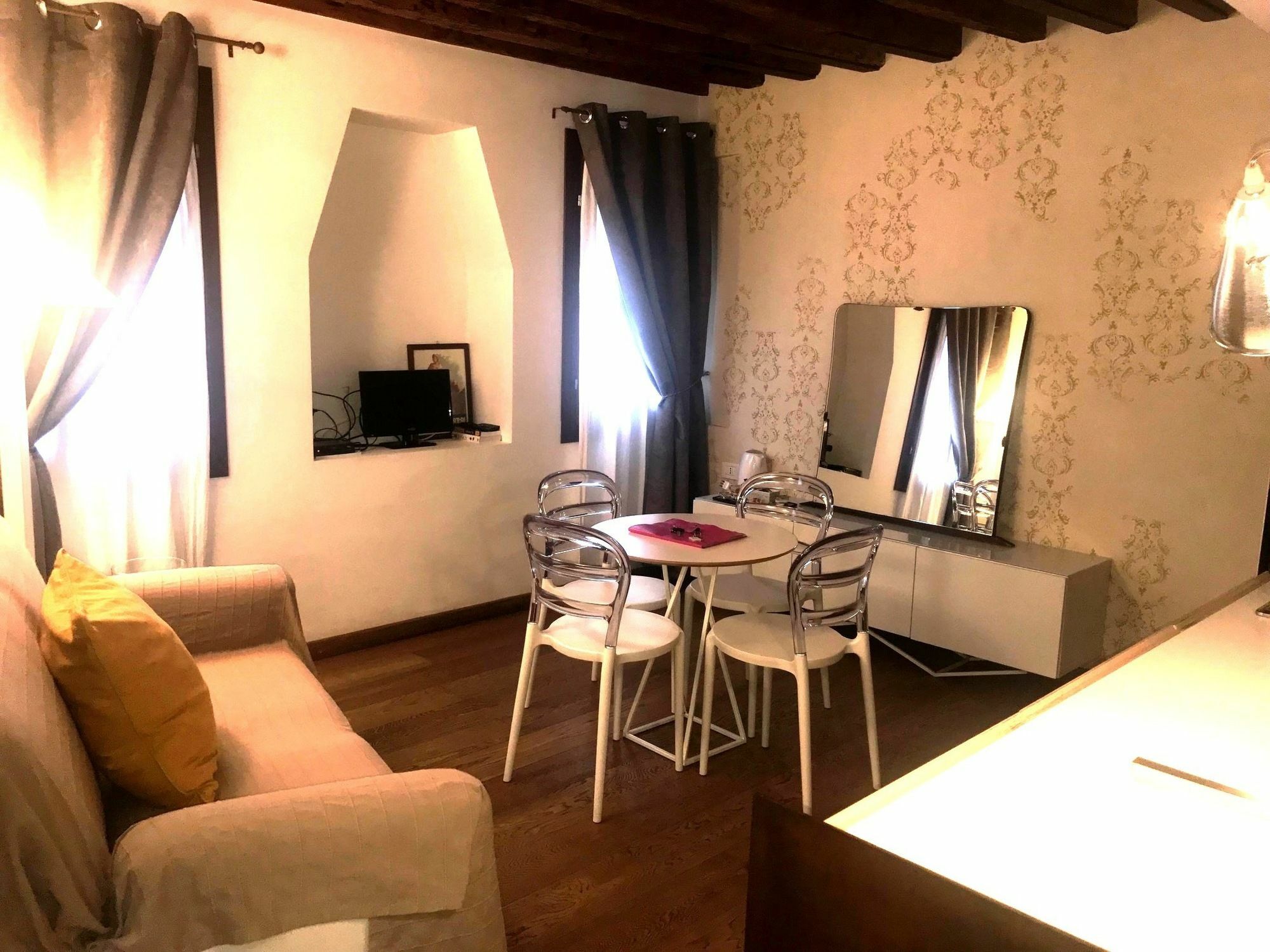 Modern In Gf * Venice